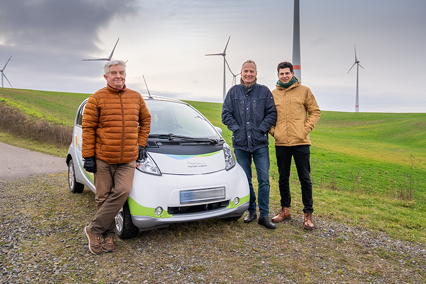 Rechts im Bild: Aufsichtsratsvorsitzender Hans-Jürgen Weidt und Mitgründer Sebastian Kupfer von der Energiegenossenschaft Helmetal